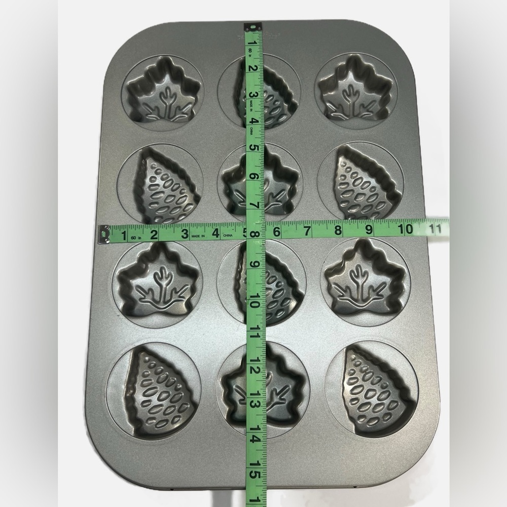 Pampered Chef Fall Harvest Mini Cake Pan Portion size 12 Muffin Brownie Mold - Picture 3 of 5